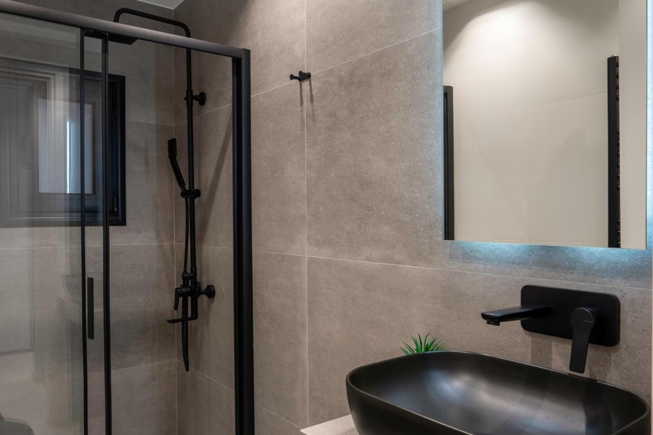 Luxury Studio Apartment In The Heart Of เอเธนส์ ภายนอก รูปภาพ