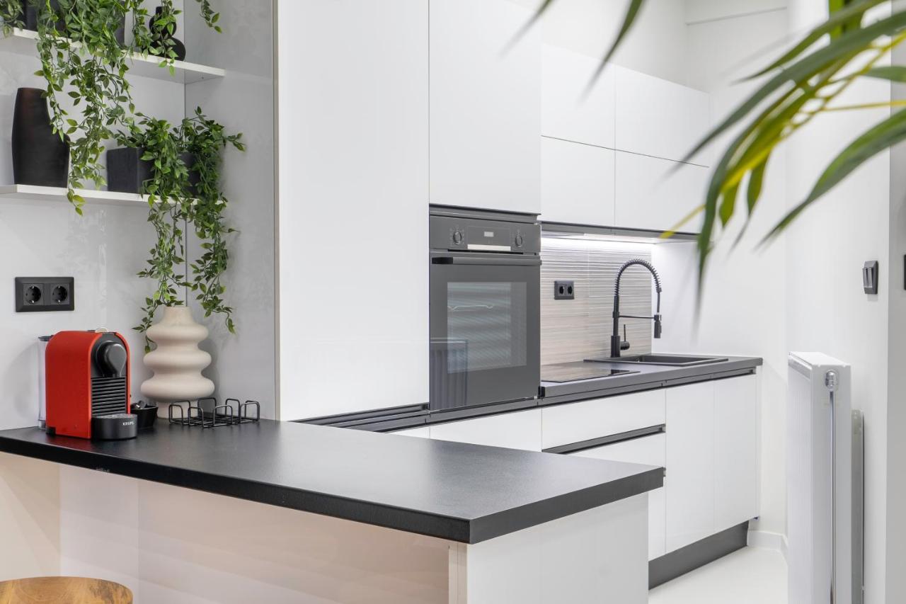 Luxury Studio Apartment In The Heart Of เอเธนส์ ภายนอก รูปภาพ